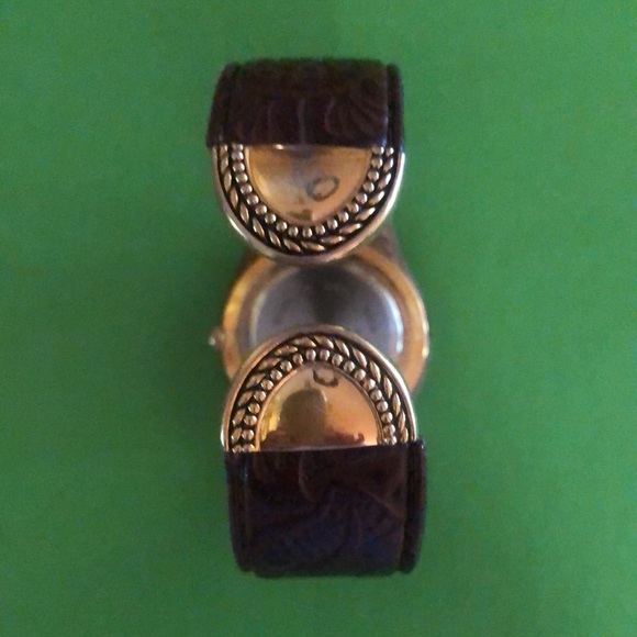 2 Avon watches -should work with new batteries) - Picture 4 of 8